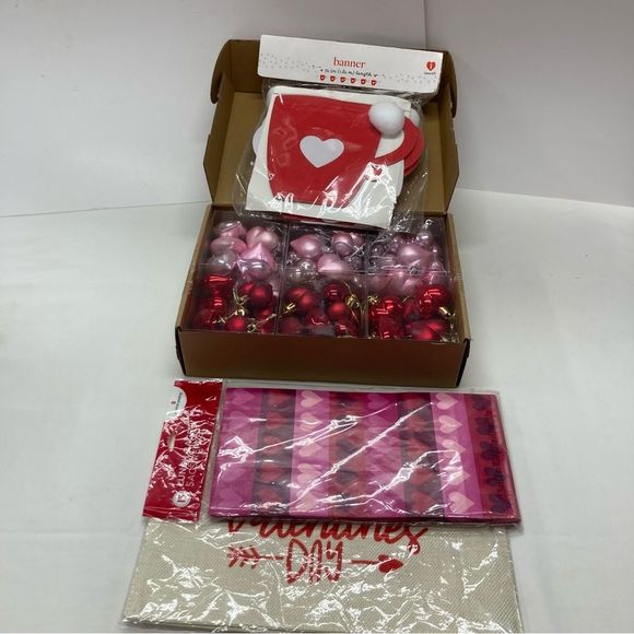 Valentines Day Decoration Classroom Party Kit Banner Ornaments Flags Bags New - Picture 1 of 10